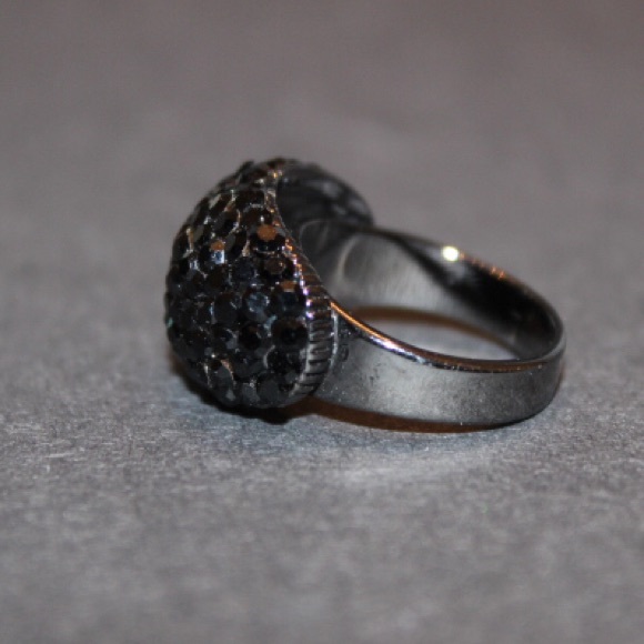 Chunky Black Fashion Ring Size 7 - Picture 2 of 2